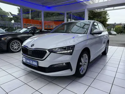 Gebraucht Skoda Scala Style 110 PS (80 kW) 2023 Moonweiss metallic Kleinwagen
