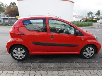 Gebraucht Toyota Aygo 68 PS (50 kW) 2008 Rot Kleinwagen