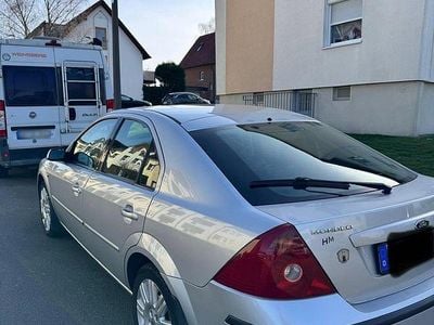 Gebraucht Ford Mondeo 125 PS (91 kW) 2001 Silber Limousine