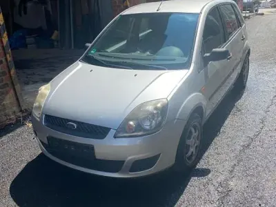 Gebraucht Ford Fiesta 69 PS (50 kW) 2004 Silber Kleinwagen