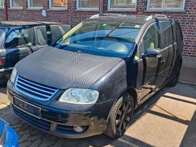 Schwarz Gebraucht 2004 VW Touran Highline Van / Kleinbus | 2.700 € (Etwas zu teuer)