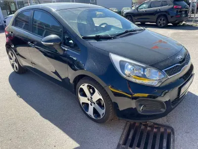 Usata Kia Rio Platinum Edition 109 CV (80 kW) 2015 Nero Utilitaria