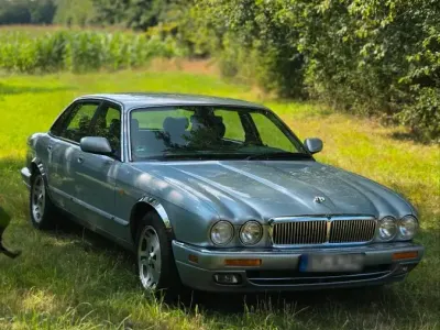 Gebraucht Jaguar X300 211 PS (155 kW) 1996 Blau Limousine