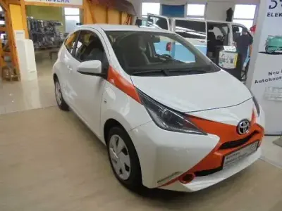 Brugt Toyota Aygo X-play 69 HK (50 kW) 2018 Hvid Hatchback