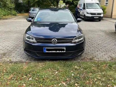 Gebraucht VW Jetta Comfortline 105 PS (77 kW) 2011 Blau Limousine