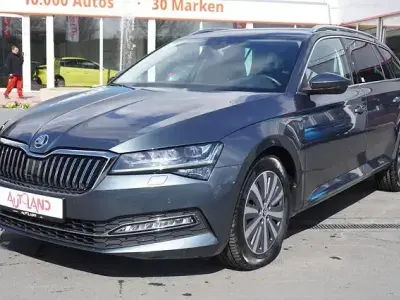 Gebraucht Skoda Superb Style 150 PS (110 kW) 2021 Grau Kombi