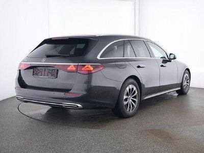 Grau Gebraucht 2024 Mercedes E220 Avantgarde Limousine | 45.830 € (Fairer Preis)