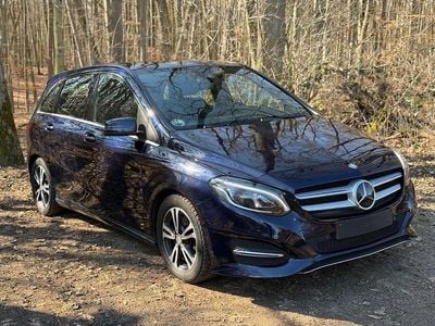 Gebraucht Mercedes B200 Urban 136 PS (100 kW) 2017 Blau Van / Kleinbus