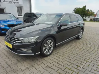 Gebraucht VW Passat R-line 200 PS (147 kW) 2023 Schwarz Limousine