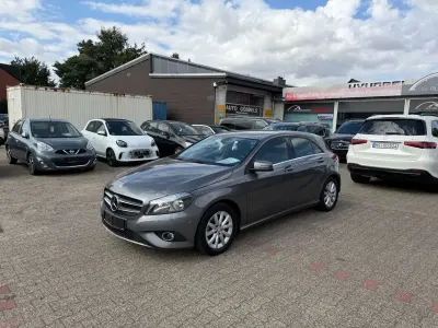 Gebraucht Mercedes A180 109 PS (80 kW) 2014 Mountaingrau Kleinwagen