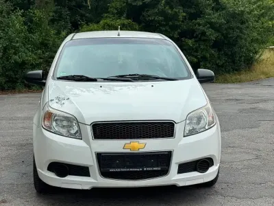 Gebraucht Chevrolet Aveo 85 PS (62 kW) 2010 Weiß Kleinwagen