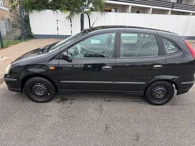 Nissan Almera Tino