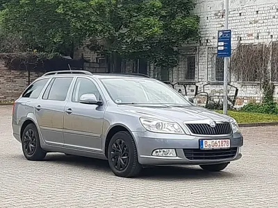 Gebraucht Skoda Octavia Ambition 122 PS (89 kW) 2013 Grau Kombi