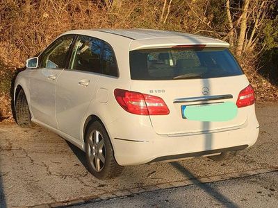 Weiß Gebraucht 2013 Mercedes B180 Van / Kleinbus | 8.799 € (Fairer Preis)