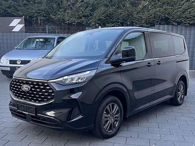 Gebraucht Ford Tourneo Titanium 136 PS (100 kW) 2025 Schwarz Van / Kleinbus