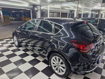 Gebraucht Opel Astra 140 PS (102 kW) 2015 Schwarz Limousine