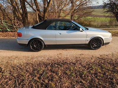 Second-hand Audi Cabriolet Performance 133 CP (97 kW) 1992 Argintiu Cabrio