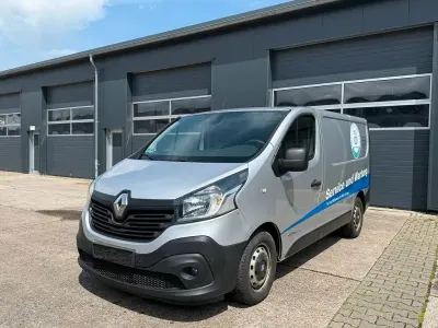 Gebraucht Renault Trafic Komfort 140 PS (102 kW) 2015 Grau Van / Kleinbus