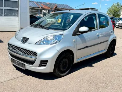Gebraucht Peugeot 107 Filou 68 PS (50 kW) 2009 Silber Kleinwagen