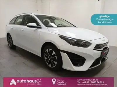 Używany Kia Ceed Spirit 141 KM (103 kW) 2023 Biały Hatchback