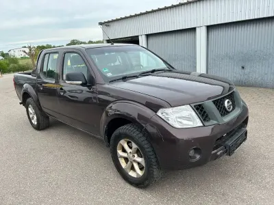 Käytetty Nissan Navara 144 HP (105 kW) 2015 Musta Nouto