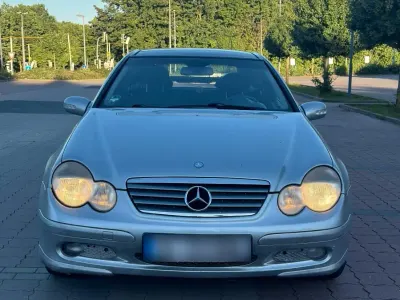 Gebraucht Mercedes C180 143 PS (105 kW) 2002 Silber Coupé