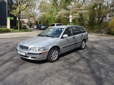 Second-hand Volvo V40 Comfort 122 CP (89 kW) 2001 Argintiu Break