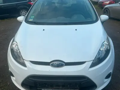 Gebraucht Ford Fiesta 60 PS (44 kW) 2008 Weiß Kleinwagen