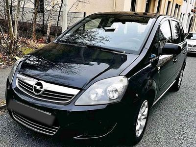 Schwarz Gebraucht 2010 Opel Zafira Van / Kleinbus | 2.800 € (Fairer Preis)