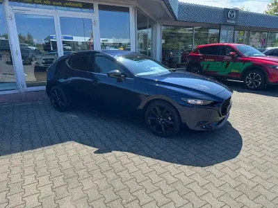 Gebraucht Mazda 3 Homura-Line 140 PS (102 kW) 2024 Deep crystal blue (metallic) Limousine