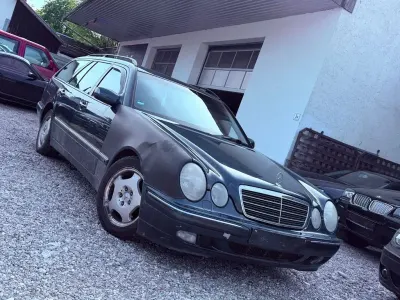 Gebraucht Mercedes E280 204 PS (150 kW) 2000 Grün Limousine