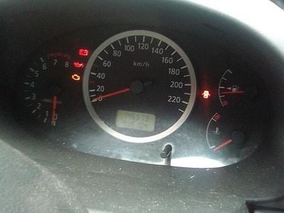 Nissan Almera Tino