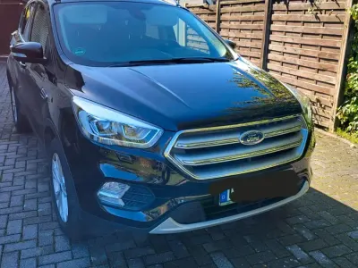Gebraucht Ford Kuga Titanium 150 PS (110 kW) 2017 Schwarz SUV