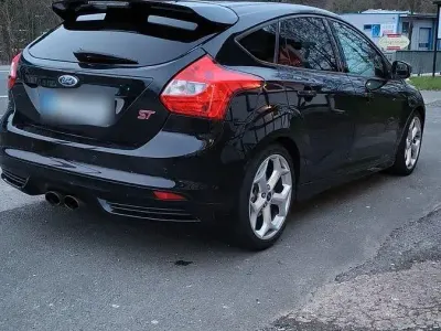 Second-hand Ford Focus Sport 250 CP (183 kW) 2012 Negru Berlinǎ