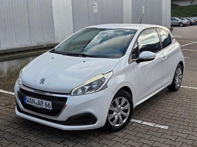 Gebraucht Peugeot 208 Active 99 PS (72 kW) 2017 Weiß Kleinwagen