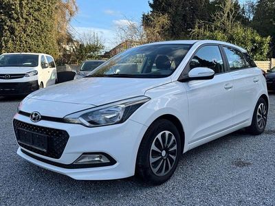Gebraucht Hyundai i20 Classic 75 PS (55 kW) 2016 Weiß Limousine