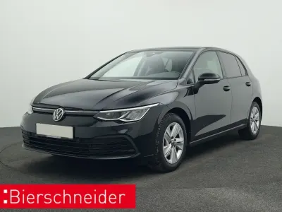 Gebraucht VW Golf VIII Life 150 PS (110 kW) 2023 Deep black (metallic) Limousine