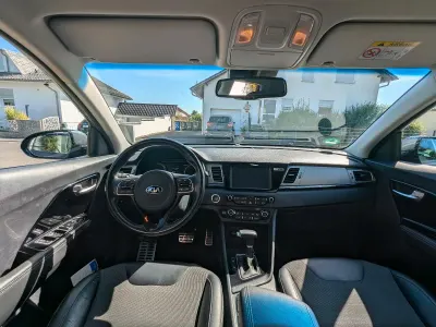 Gebraucht Kia Niro 141 PS (103 kW) 2018 Grau SUV