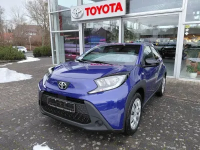 Neu Toyota Aygo X Business Edition 72 PS (52 kW) 2025 Blau SUV
