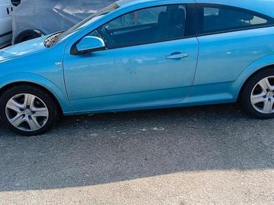 Usata Opel Astra 90 CV (66 kW) 2009 Andere farben Coupé