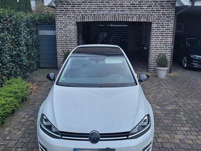 Gebraucht VW Golf VII LOUNGE 150 PS (110 kW) 2015 Weiß Limousine