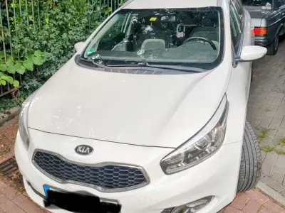 Gebraucht Kia Ceed DREAM-TEAM Edition 135 PS (99 kW) 2015 Weiß Kleinwagen