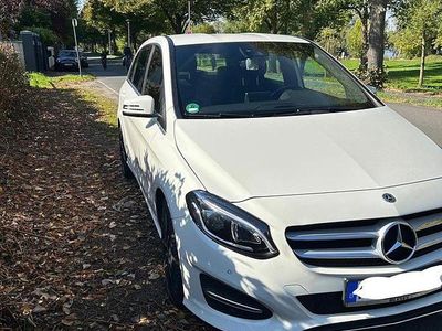 Gebraucht Mercedes B180 122 PS (89 kW) 2017 Weiß Van / Kleinbus