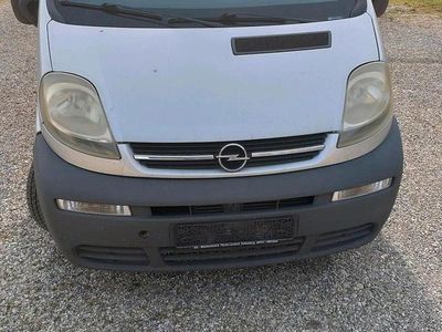 Gebraucht Opel Vivaro 101 PS (74 kW) 2002 Silber Van / Kleinbus