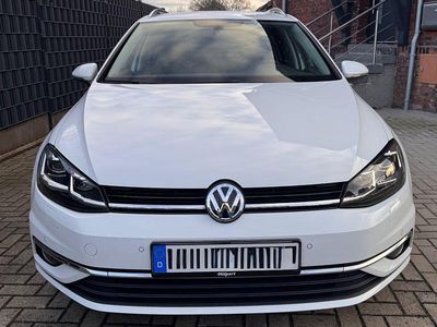 Weiß Gebraucht 2020 VW Golf VII Highline Kombi | 19.400 € (Fairer Preis)