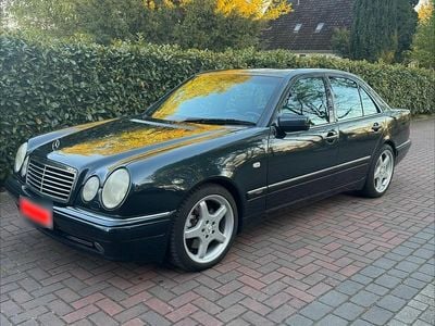 Begagnad Mercedes E50 AMG AMG 347 HK (255 kW) 1997 Svart Sedan