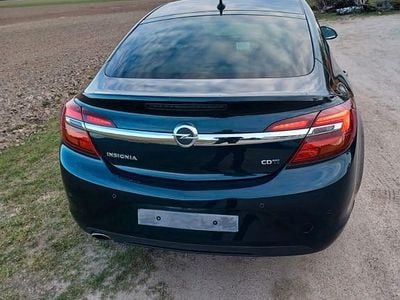 Usado Opel Insignia Innovation 170 HP (125 kW) 2015 Verde Sedan