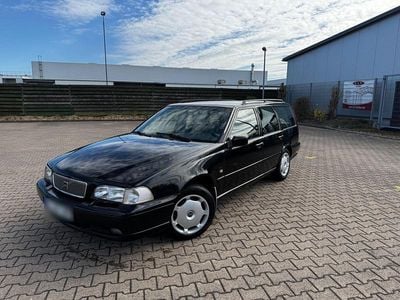 Second-hand Volvo V70 144 CP (105 kW) 1997 Negru Break
