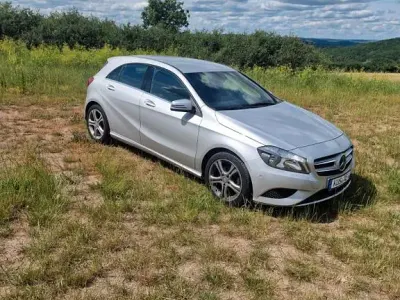 Gebraucht Mercedes A180 122 PS (89 kW) 2015 Silber Kleinwagen