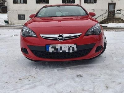 Rot Gebraucht 2012 Opel Astra GTC S Limousine | 7.800 € (Etwas zu teuer)